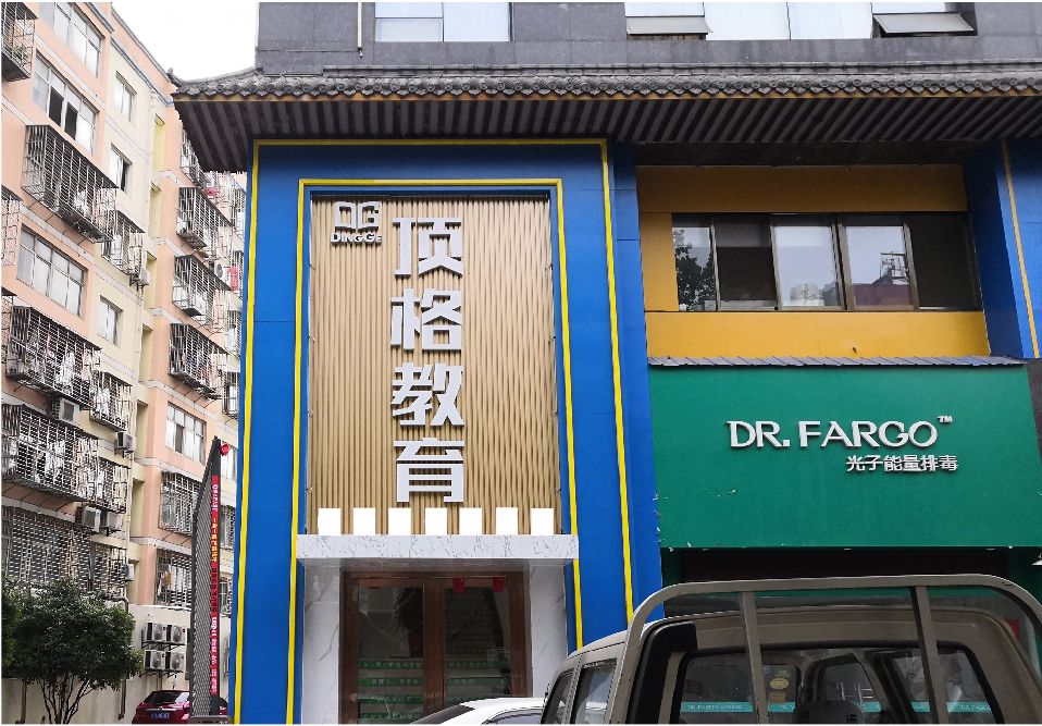 凤山门头设计要符合门店特色。