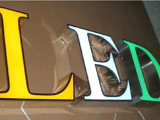 凤山介绍LED招牌的基础知识。